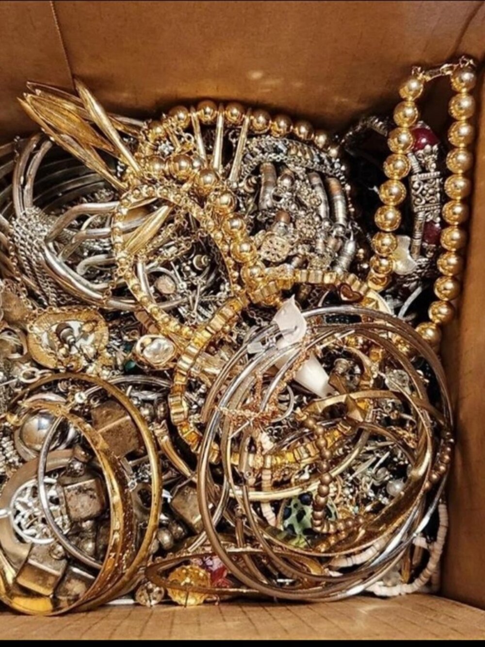 3 LB Vintage to Modern Jewelry Lot | Mostly Wearable | Repair Craft Resale Bulk - Picture 5 of 11
